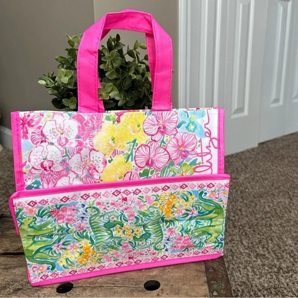 NWOT Lilly Pulitzer Floral Garden Pink Leopard
Reusable Plastic 11" x 9" Tote - Picture 6 of 6
